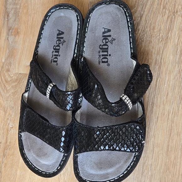 Alegria Karmen Black Snakeskin Slip On Sandals Size 38/ US8 - Picture 4 of 7